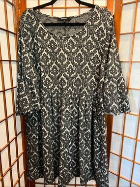 Simply Be Black and Gray Stretchy Breathable Brocade-Mimicking Babydoll Dress 18